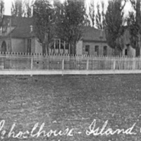 Island City, School