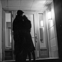 EOCE, Dating 3