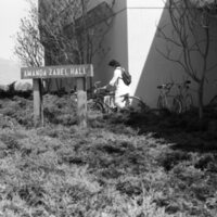 1985 Students, May Outdoor Candid Shots 14