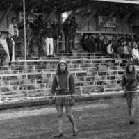 1975 Cheerleaders 04