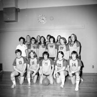 1973 Women's Basketball Team 02
