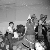 1987 Ackerman Elementary School, Skit 01