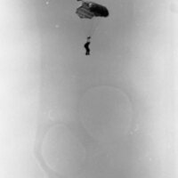 1987 New Student Days, Parachutist 02