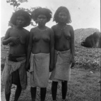 Dobodura Natives, Women 3