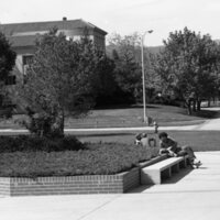 1985 Students, May Outdoor Candid Shots 09