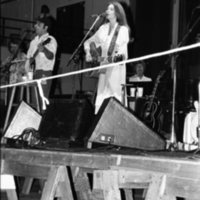 1982 Concert, Emmylou Harris 17