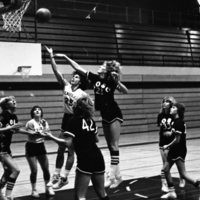 1982 Women's Basketball, EOSC vs. Southern Oregon State College, Action 02