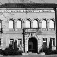 1987 Inlow Hall Entrance 1