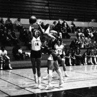 1982 Women's Basketball, EOSC vs. Oregon Tech, Action 03