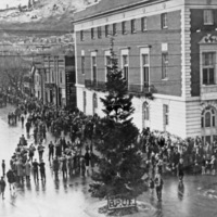 La Grande, Candy Distribution 1