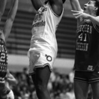 1991 Men's Basketball Action, Southern Oregon at EOSC 14
