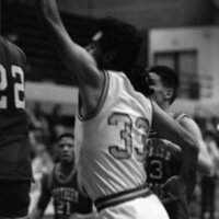 1991 Men's Basketball Action, Southern Oregon at EOSC 20