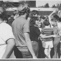 80's Students, Crowd