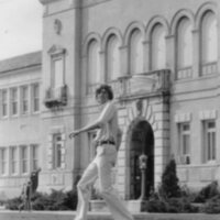 1976 Student, Frisbee 13