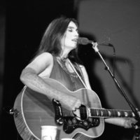 1982 Concert, Emmylou Harris 06