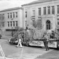1949 Parade, East OR Float 1-2
