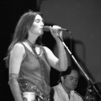 1982 Concert, Emmylou Harris 09