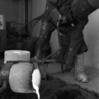 1977 Sculpture Class, Casting 03