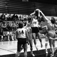 1982 Women's Basketball, EOSC vs. Lewis &amp; Clark, Action 12