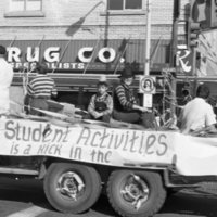 1981 Homecoming Parade, Floats 08