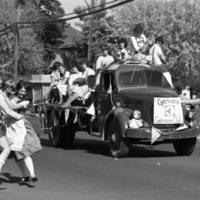 1981 Homecoming Parade, Folk Dancers 03