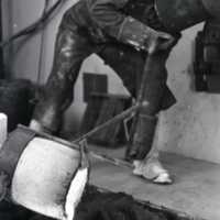 1977 Sculpture Class, Casting 01