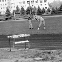 1985 Track, Stretching 02