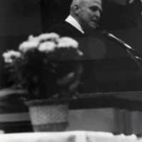 1989 Graduation, Speaker Tom Bartlett 01