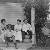 Reuter Group-E, Porch