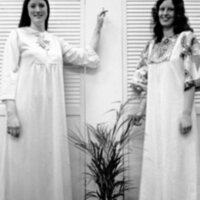 1974 Students, Shopping F 03