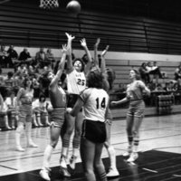 1982 Women's Basketball, EOSC vs. Lewis &amp; Clark, Action 16