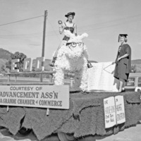 1958 Parade, Alumni Float 5