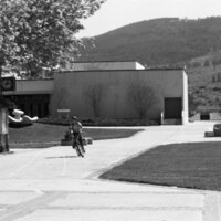1985 Students, May Outdoor Candid Shots 22
