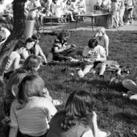 1982 Students, BBQ 03