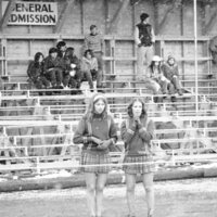 1975 Cheerleaders 03