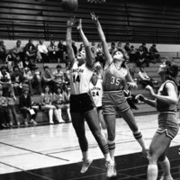 1982 Women's Basketball, EOSC vs. Lewis &amp; Clark, Action 09