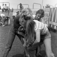 1981 Rodeo, Calf Dressing 04