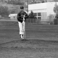 1986 Baseball Player, Raking 01