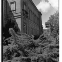 1989 Inlow Hall Birdfeeder 01