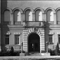 1976 Inlow Hall Entrance 2