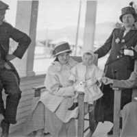 Reuter Group-R, Porch