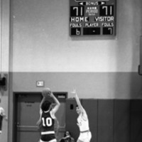 1977 Basketball Action 06
