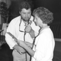 1989 Homecoming, Host 01