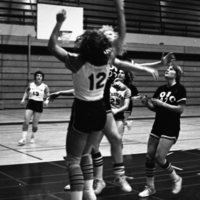 1982 Women's Basketball, EOSC vs. Southern Oregon State College, Action 10