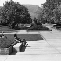 1985 Students, May Outdoor Candid Shots 08