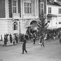 La Grande, Candy Distribution 2