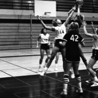 1982 Women's Basketball, EOSC vs. Southern Oregon State College, Action 03