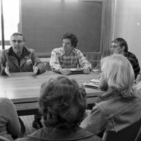 1978 Transfer Students with University Leaders 04