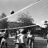 1980 New Student Week, Volleyball 06