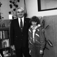1986 Governor Governor Vic Atiyeh Honors Employee 05